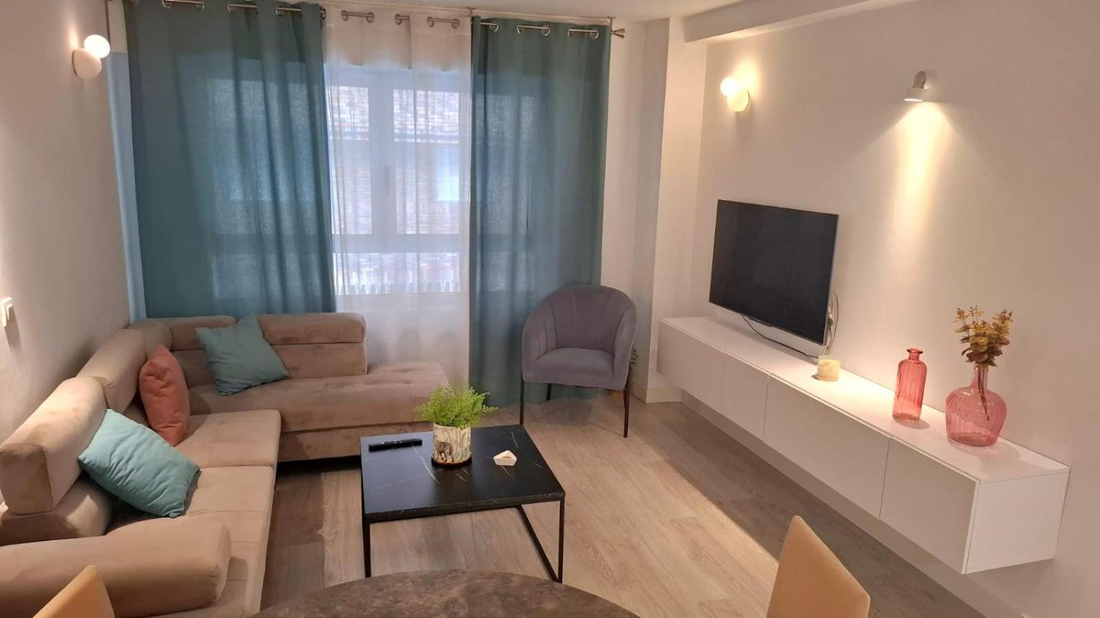 Moderno Apartamento Con Garaje Privado En El Centro De Vigo Eksteriør bilde